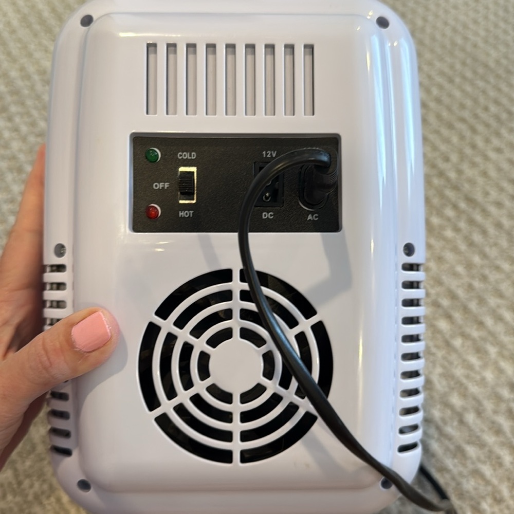 CAYNEL Mini Fridge Cooler and Warmer. - Picture 4 of 5